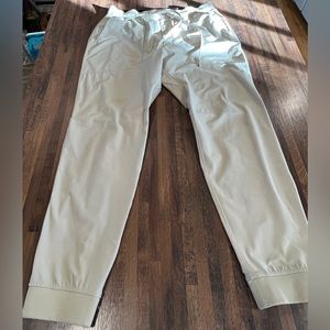 ABC Jogger XL
Color: Trench
Bought in August of 2022.